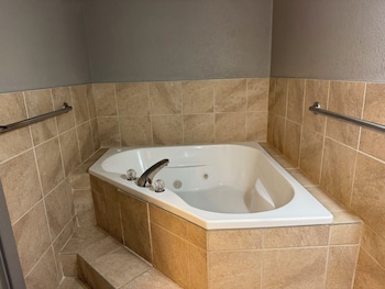 Suite, 1 King Bed, Jetted Tub
