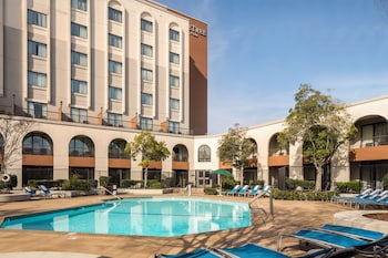 Room, 1 King Bed, Poolside