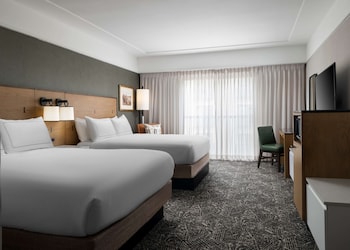 2 Double Beds