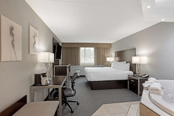 Standard Room, 1 King Bed, Non Smoking, Jetted Tub