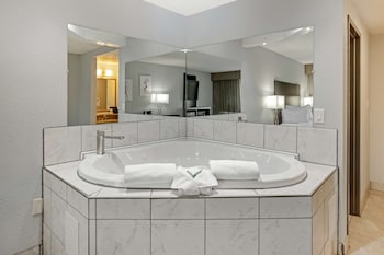 Standard Room, 1 King Bed, Non Smoking, Jetted Tub