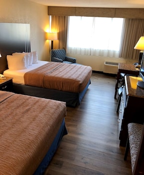 Standard Room, 2 Queen Beds, Non Smoking, Refrigerator & Microwave (Pet Friendly)