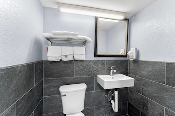 Standard Room, 1 Queen Bed, Accessible Tub, Non Smoking