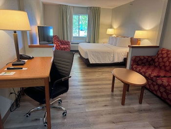Business Room, 1 King Bed, Non Smoking