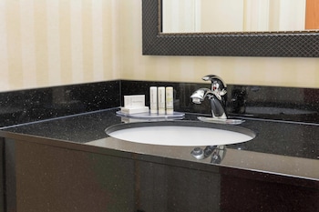 Room, 1 King Bed, Hearing Accessible (Accessible Bathtub)