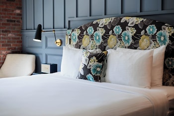 Deluxe Room, 1 King Bed