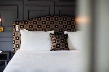 Deluxe Room, 1 King Bed