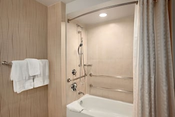 Room, 2 Queen Beds, Corner