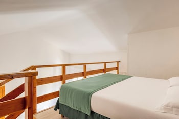 Basic Studio, Multiple Beds (Smart)