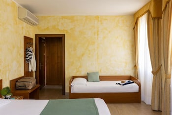 Comfort Triple Room