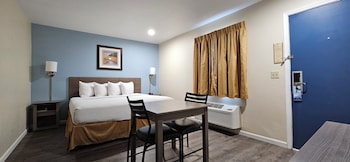 Deluxe Room, 1 King Bed, Non Smoking