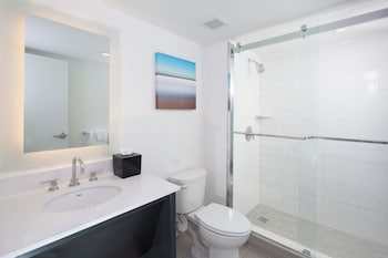 Standard Room, 1 Queen Bed