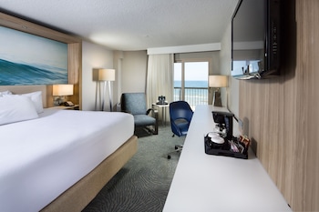 Standard Room, 1 King Bed, Balcony, Oceanfront
