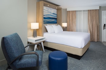 Standard Room, 1 Queen Bed, Oceanfront (Ground Floor)