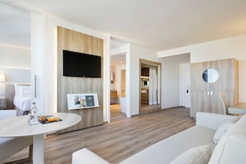 The Level, Junior Suite
