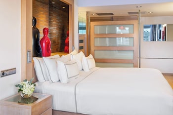 Grand Room (Premium Views - The Level Access)