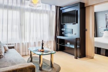 The Level, Suite