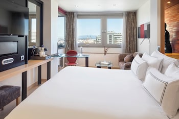Grand Room (Premium Views - The Level Access)