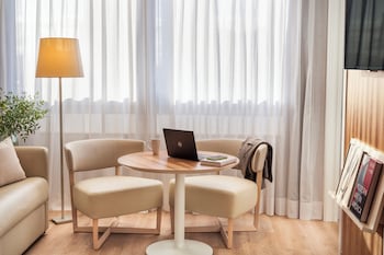 The Level, Junior Suite