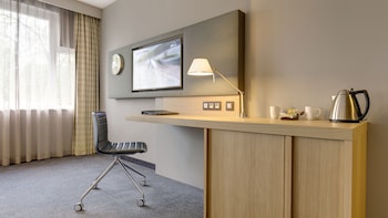 Standard Room, 1 King Bed, City View