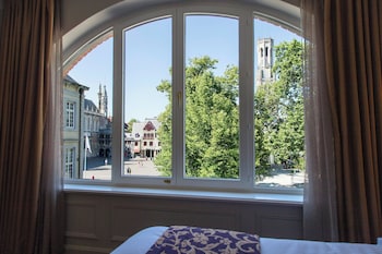 Junior Suite, 1 King Bed, City View