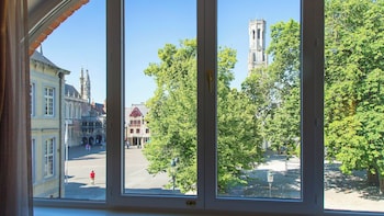 Standard Room, 1 King Bed, City View