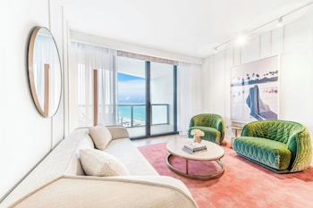 Premier, Suite, 1 King, Oceanfront, Balcony