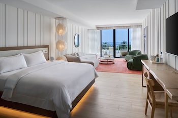 Premier, Suite, 1 King, Oceanfront, Balcony