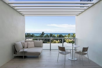 Premier Suite, 2 Queen Beds, Balcony, Oceanfront