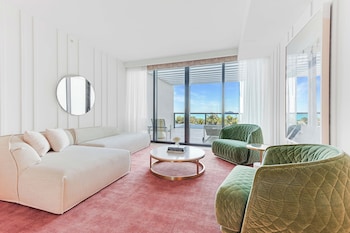 Premier Suite, 2 Queen Beds, Balcony, Oceanfront