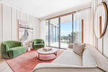 Guest room, 1 King, 3rd -4th Floor view, Partial ocean view, Balcony(Mobility Accessible, Roll-in Sh