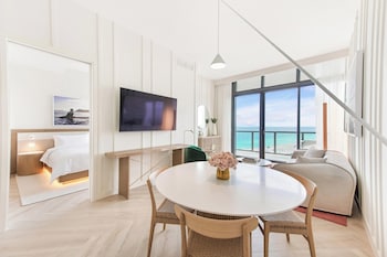 Junior Suite, Suite, 1 King, Ocean View, Balcony(Mobility Accessible, Roll-in Shower)