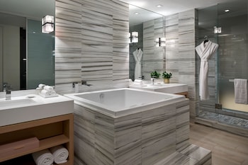 Premier, Suite, 1 King, Oceanfront, Balcony