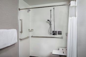 Room, 2 Queen Beds (Mobility Accessible, Roll-In Shower)