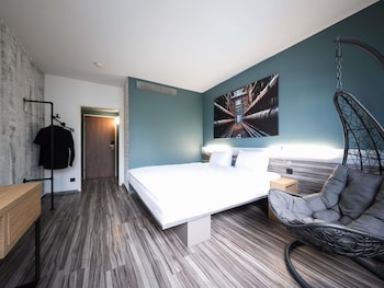 Standard Room, 1 King Bed