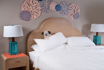 Room, 1 King Bed, Balcony (Hearing Accessible)