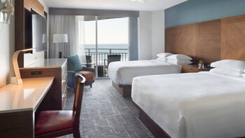 Studio Suite, 2 Queen Beds, Partial Ocean View