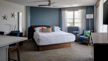 Studio Suite, 1 King Bed, Balcony, Resort View (Mobility Accessible, Tub)