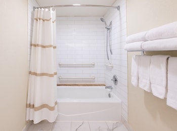 Studio Suite, 1 King Bed, Balcony, Resort View (Mobility Accessible, Tub)