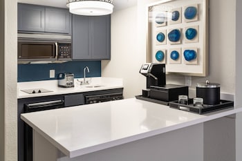 Studio Suite, 2 Queen Beds, Partial Ocean View