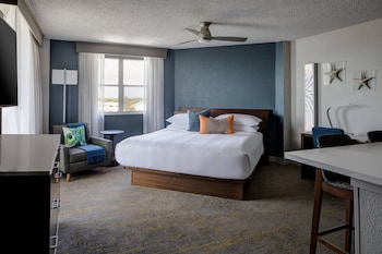 Studio Suite, 1 King Bed, Balcony, Resort View (Mobility Accessible, Tub)