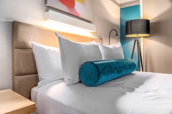 Room, 1 Queen Bed (Petit)
