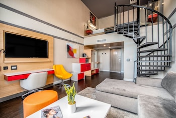 Loft, 1 Queen Bed (Off Olympic)