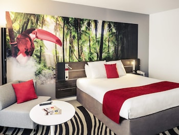 Suite, 1 Queen Bed with Sofa bed