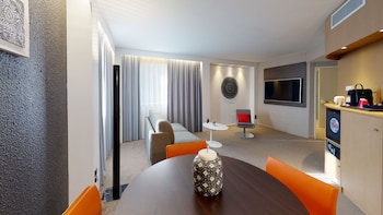 Suite, 1 Queen Bed with Sofa bed