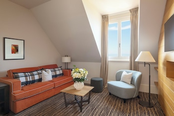 Family Room, Lake View