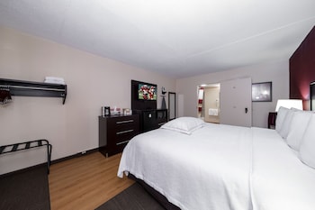Deluxe Room, 1 King Bed, Accessible (Smoke Free)