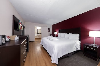Deluxe Room, 1 King Bed, Accessible (Smoke Free)