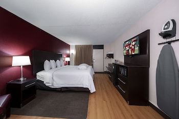 Premium Room, 1 King Bed, Accessible (Upgraded Bedding & Snack, Smoke Free)