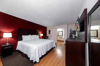 Deluxe Room, 1 King Bed, Accessible (Smoke Free)